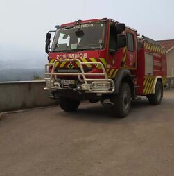 Veículo dos bombeiros ardeu no combate ao fogo em Vila Real