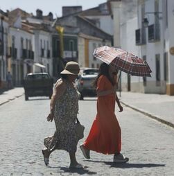 Autoridades de saúde alertam para riscos de onda de calor até dia 13