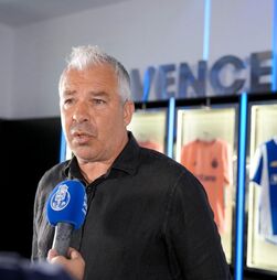 Jorge Costa levado em estado grave do centro de treinos do FC Porto para o Hospital de São João