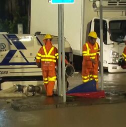 Chuva intensa e vento forte cancela aulas e suspende serviços em Hong Kong