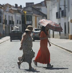Autoridades de saúde alertam para riscos de onda de calor até dia 13