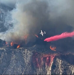 Incêndio coloca 50 mil pessoas sob ordem de retirada em Los Angeles   