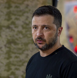 Ucrânia não vai ceder território à Rússia, diz Zelensky