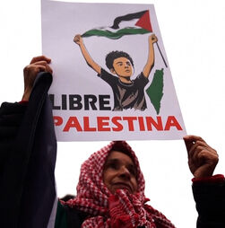 Chilenos batem tachos vazios contra fome e guerra em Gaza
