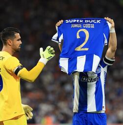 FC Porto homenageia Jorge Costa com triunfo sobre Vitória de Guimarães