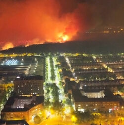 Um morto e milhares de pessoas retiradas de casa devido a incêndios florestais em Espanha
