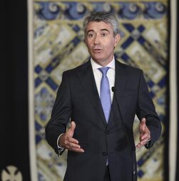 'Governo deve declarar situação de contingência': José Luís Carneiro sobre incêndios que lavram no País