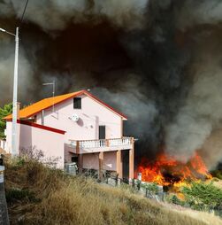 Incêndios: Pampilhosa da Serra com várias frentes descontroladas