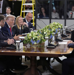 O encontro de Trump com Zelensky e os líderes europeus em quatro pontos