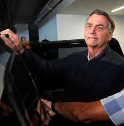 Supremo dá 48 horas a Bolsonaro para explicar plano de fuga e coação ao tribunal