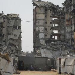 Palestinianos fogem da cidade de Gaza perante avanços da ofensiva israelita
