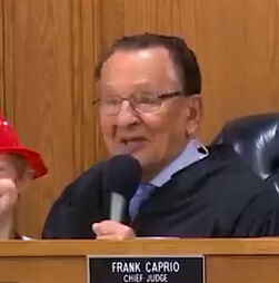Recorde alguns dos momentos do programa de Frank Caprio, 'o juiz mais simpático do mundo'