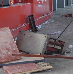 Os estragos no estádio após pancadaria nas bancadas em jogo da Taça Sul-Americana 
