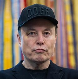 Depois de várias ameaças, Musk avança com ação judicial contra Apple e OpenAI 
