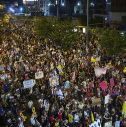 Manifestantes bloqueiam estradas em Israel para exigir acordo para Gaza
