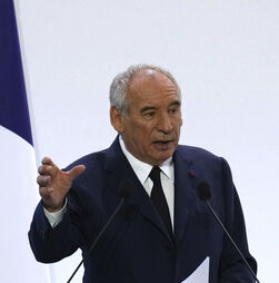 Governo de França pode cair. Será votada uma moção de confiança a 8 de setembro