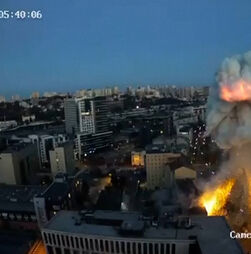 Imagens impressionantes mostram explosões de drones e mísseis russos a atingirem Kiev