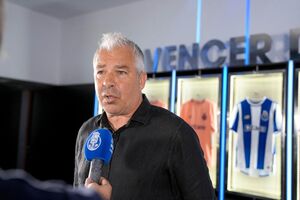 Jorge Costa, do FC Porto, recebe assistência médica e é transferido para o Hospital de São João