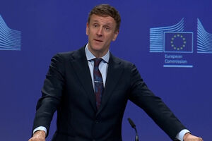 Comissão Europeia suspende contramedidas comerciais contra EUA
