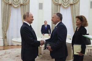 Putin reúne-se com enviado dos EUA em Moscovo