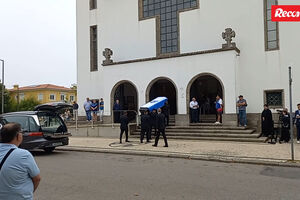 A chegada da urna de Jorge Costa à Igreja de Cristo Rei