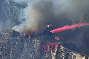 Incêndio coloca 50 mil pessoas sob ordem de retirada em Los Angeles   