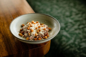 O tártaro de novilho e cheddar 18 meses deste bar gastronómico