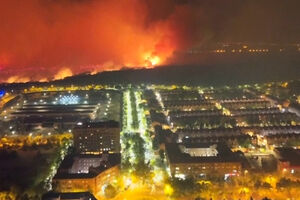 Um morto e milhares de pessoas retiradas de casa devido a incêndios florestais em Espanha 