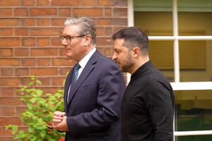 Zelensky encontra-se com primeiro-ministro do Reino Unido antes de reunião entre Trump e Putin