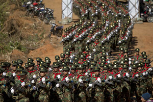 Militares de Myanmar preparam eleições em meio a conflitos com grupos armados