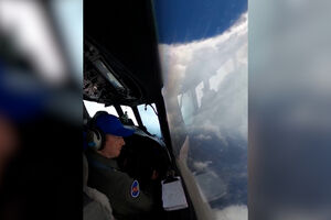 Piloto grava imagens no olho do furacão Erin 
