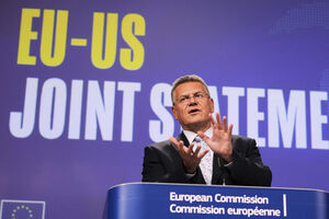 Maros Sefcovic fala sobre o acordo comercial UE-EUA em Bruxelas, sem isenção para produtos vinícolas