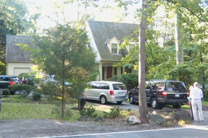 FBI revista casa e escritório de ex-conselheiro de segurança nacional de Trump 