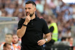 Farioli, treinador com formação em filosofia, chegou ao comando técnico do FC Porto