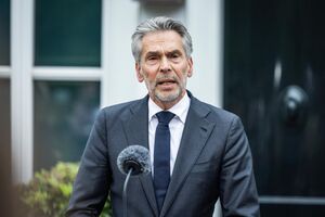 Dick Schoof mantém-se no governo após moção de censura falhada nos Países Baixos