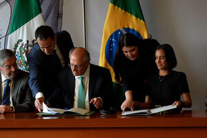 México e Brasil assinam acordos para aprofundar laços comerciais após aumento das tarifas de Trump