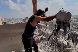 O caos e o momento do segundo ataque a hospital em Gaza onde morreram 22 pessoas