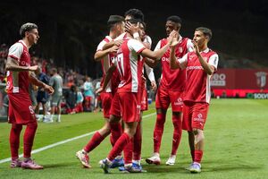Jogadores do SC Braga celebram vitória contra o Lincoln Red Imps no play-off da Liga Europa