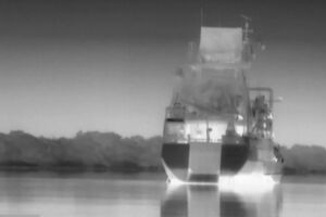 Rússia divulga vídeo que diz mostrar ataque que afundou navio da Marinha ucraniana 