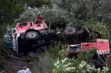 Bombeiro morre em capotamento de veículo na Covilhã. Quatro ficaram feridos