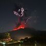 Vulção Lewotobi Laki Laki volta a entrar em erupção e deixa Indonésia em alerta