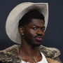 Lil Nas X detido e levado para o hospital quando andava em LA em roupa interior
