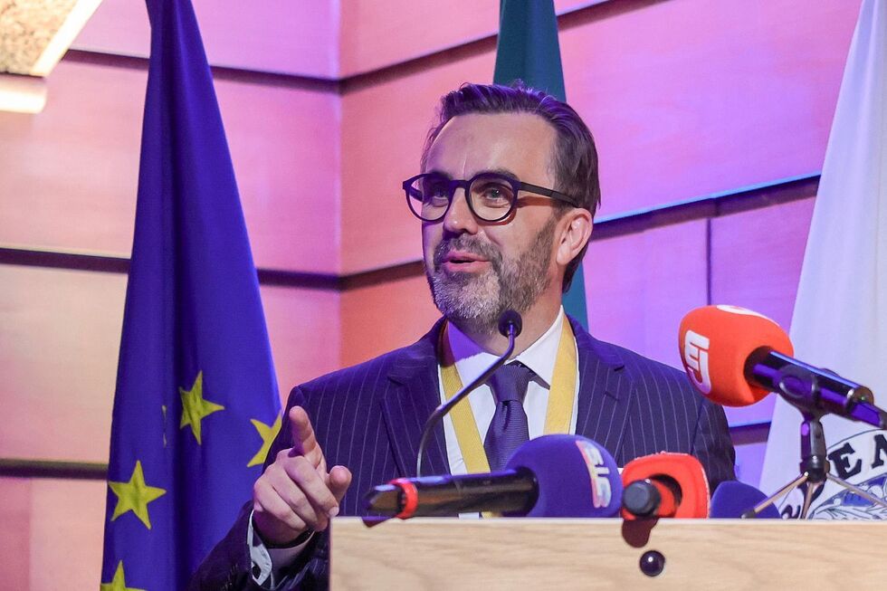 Falta de médicos e enfermeiros é constrangimento no SNS, diz bastonário