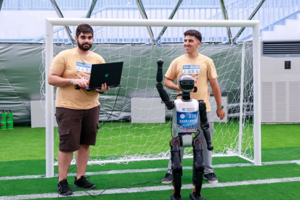 Equipa da UMinho representa Portugal em mundial de futebol de robôs na China