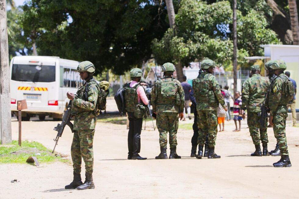 Moçambique enfrenta ataques terroristas em Cabo Delgado, com saques e deslocamento da população