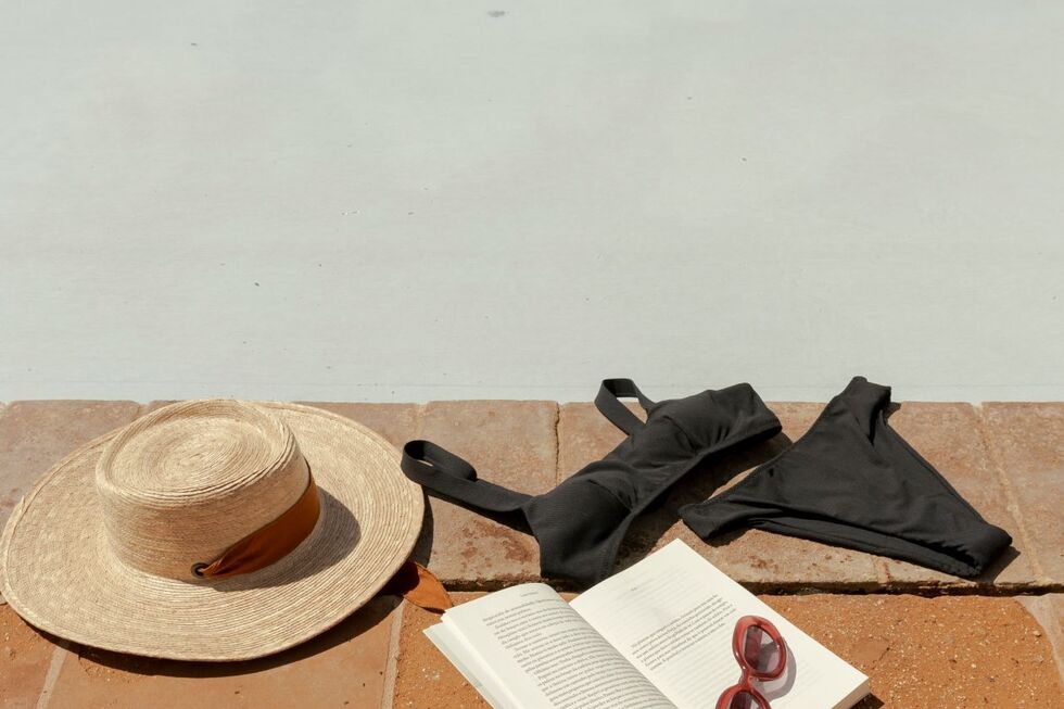 €99,90 (biquíni); €89,90 (fato  de banho)