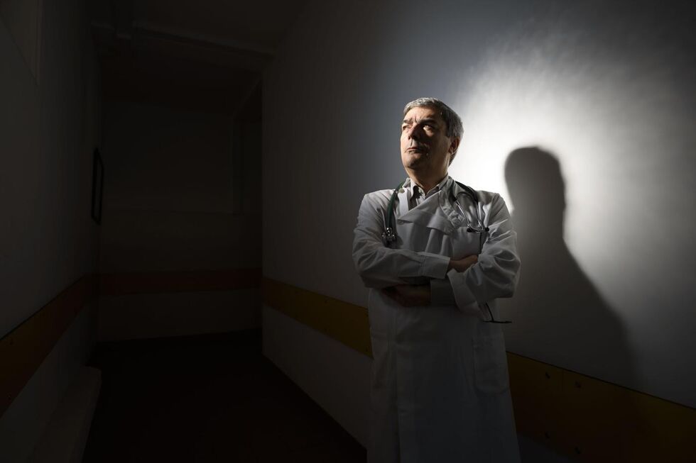 O presidente da assembleia-geral da Associação Portuguesa de Sono, Joaquim Moita, indica as medidas para a qualidade do sono em noites de Verão