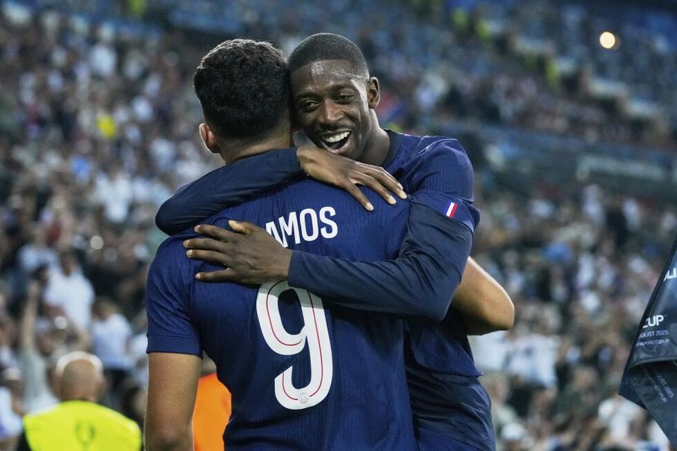 Jogadores do PSG celebram vitória na Supertaça Europeia