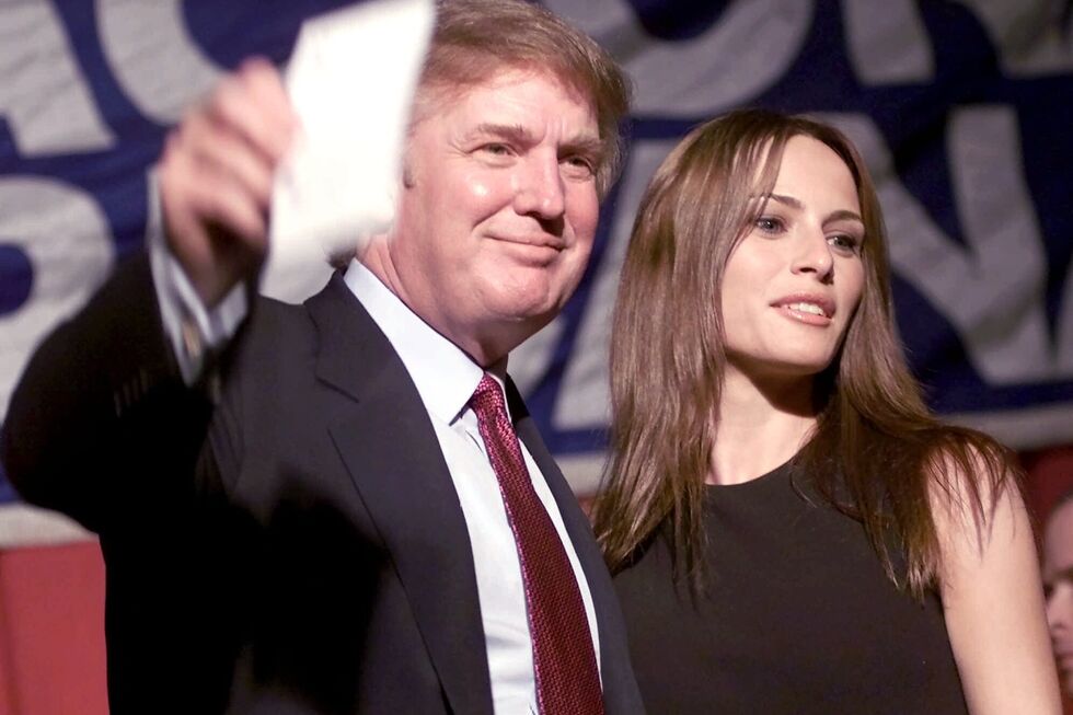 Melania e Donald Trump começaram a surgir juntos em eventos em 1999