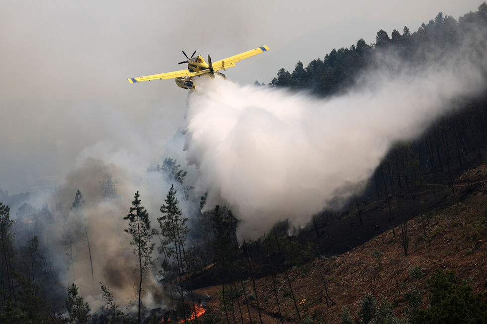 Chegada de Canadair a Castelo Branco repõe combate a incêndios em Portugal